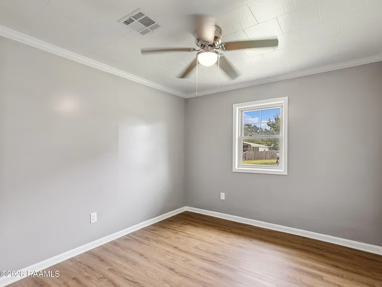 319 W Railroad Ave — Photo 7