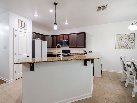 5th image of 140 Cottage Way