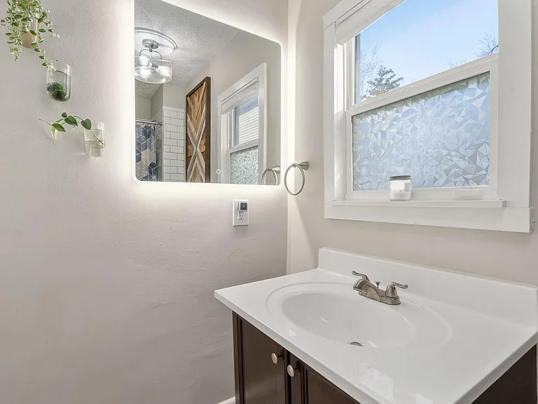 716 Siebert St — Photo 22