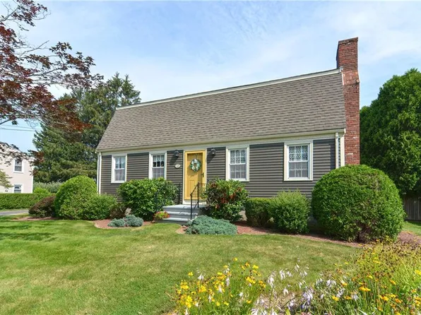 43 Academy Ave, Bristol, RI 02809