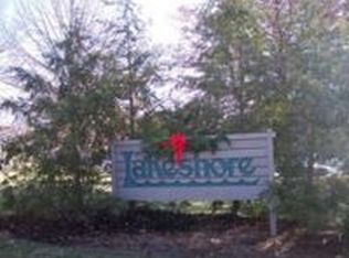 13 Lakeshore Dr, Clarksville, IN 47129