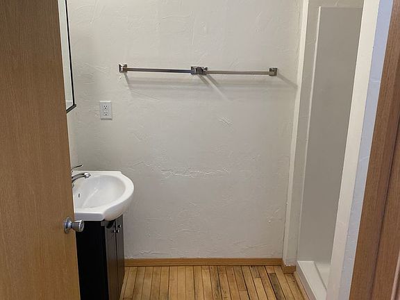 5th image of 409 N Broadway St #18