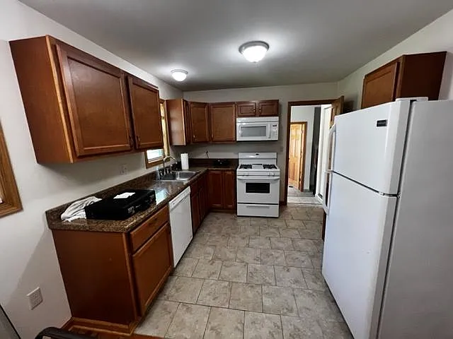 14734 Chamberlain Rd — Photo 1