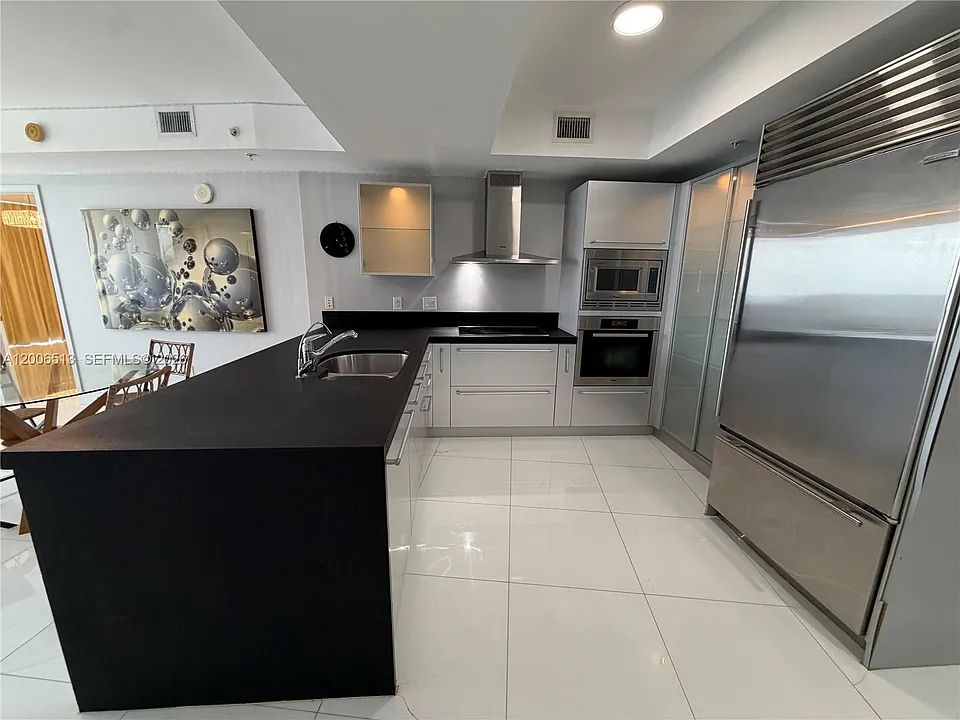 18201 Collins Ave #5105