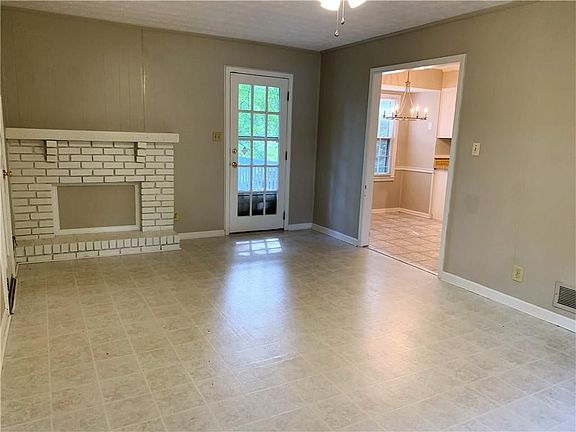 2nd image of 439 Wayward Wind Dr