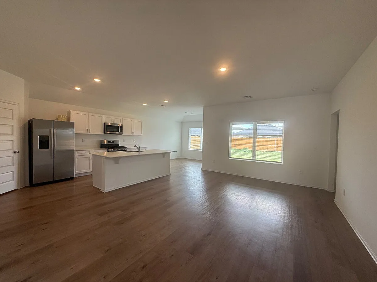 4 bed, 2.0 bath, 1613 sqft, $1,795 — Photo 4