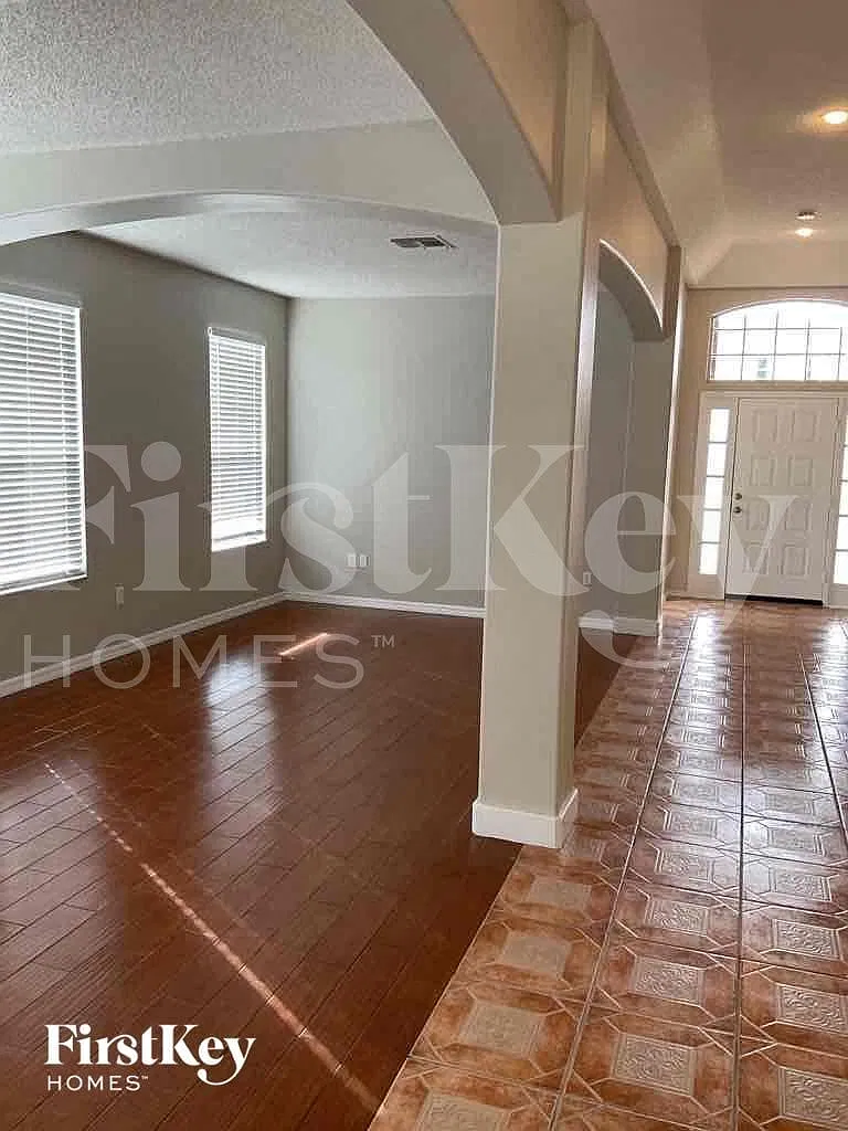 4 bed, 3.0 bath, 2030 sqft, $2,855 — Photo 3
