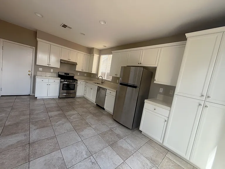 388 Burlington Dr — Photo 5