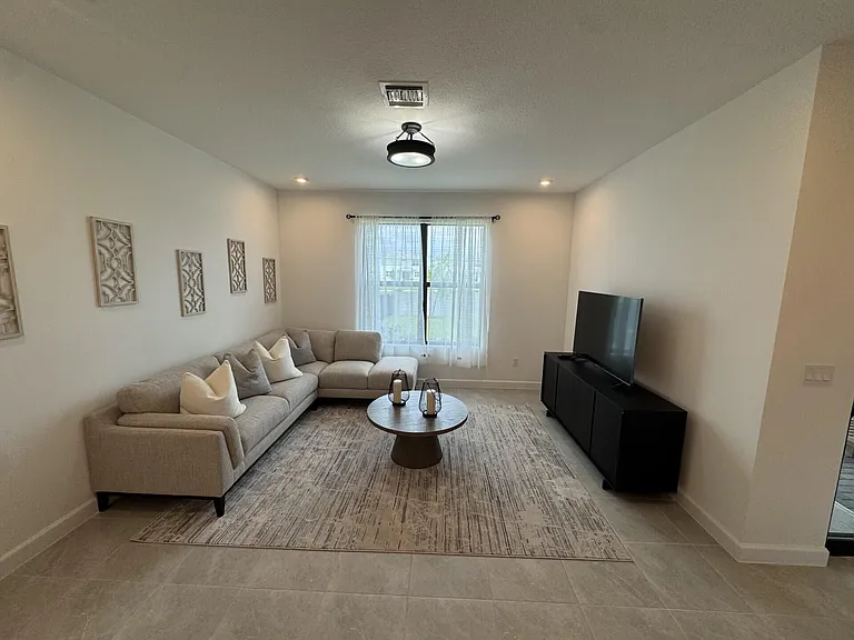 14083 SW Thorens Dr — Photo 5