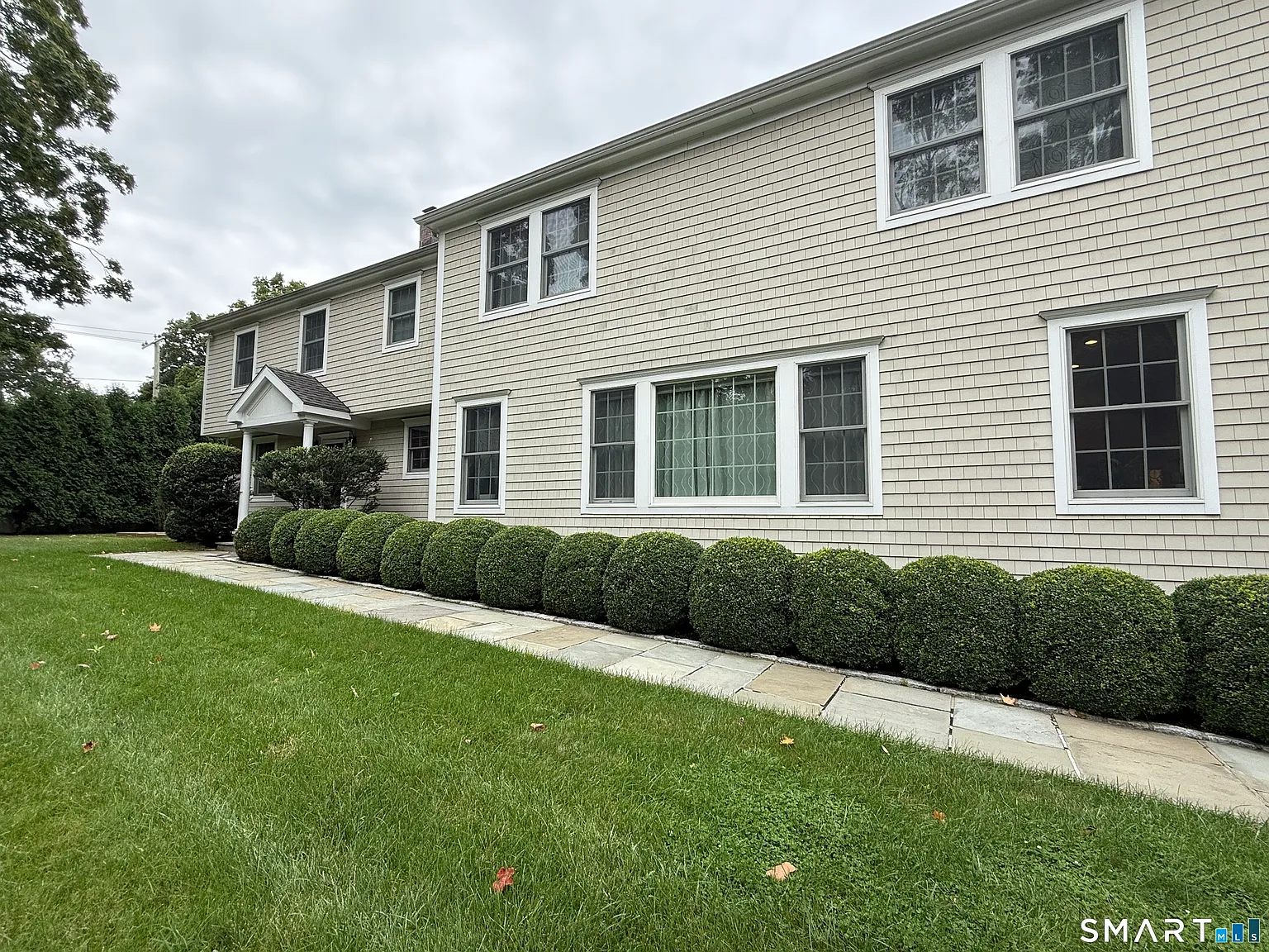 5 bed, 4.5 bath, 4288 sqft, $14,000 — Photo 2