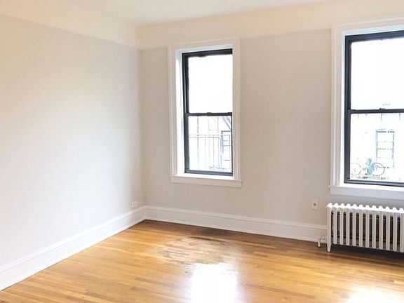 2nd image of 3015 33rd St APT 2F