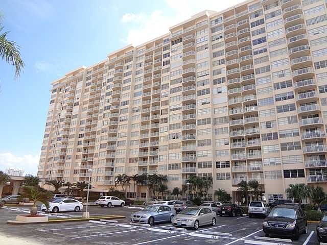 1st image of 18031 Biscayne Blvd APT 803-3