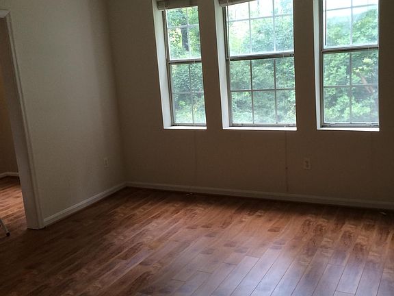 Living Room Picture 1
