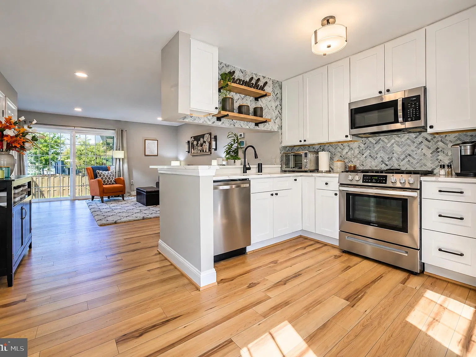 2 bed, 2.5 bath, 1512 sqft, $3,300 — Photo 2