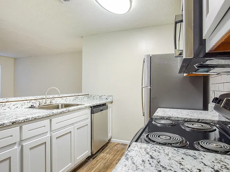 Sandpiper Apartments — Photo 3