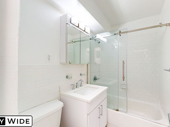 4th image of 405 E 56th St APT 4F