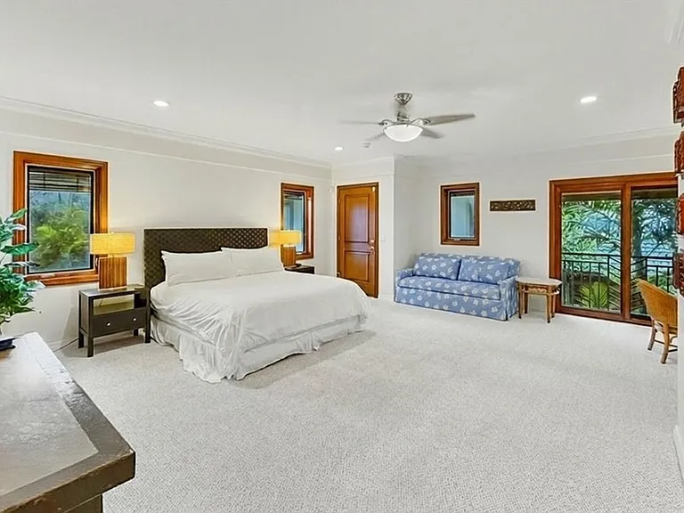 221 Portlock Rd — Photo 31