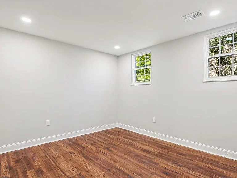 7081 Leewood Forest Dr — Photo 15