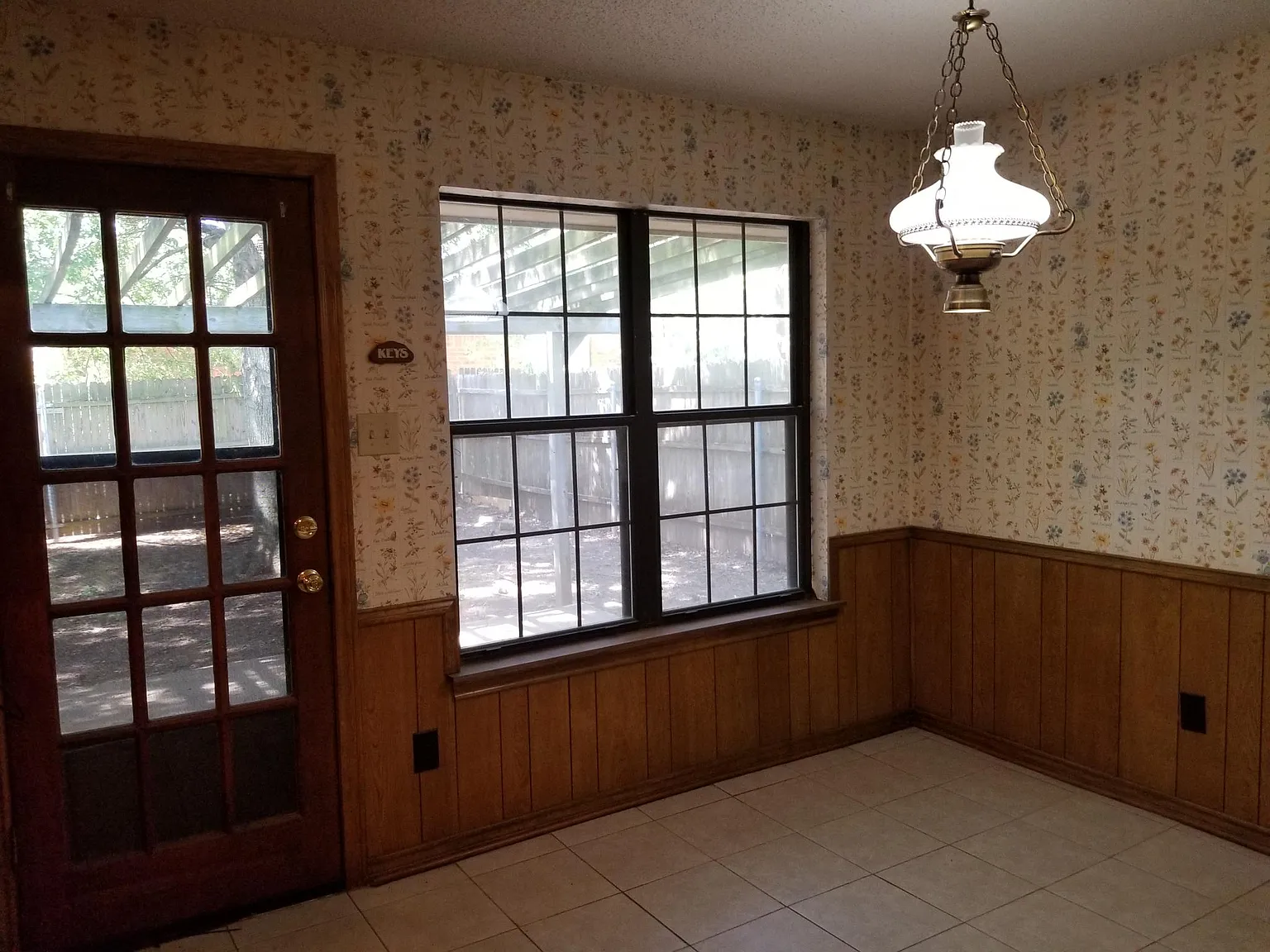 504 Warbler Dr — Photo 3
