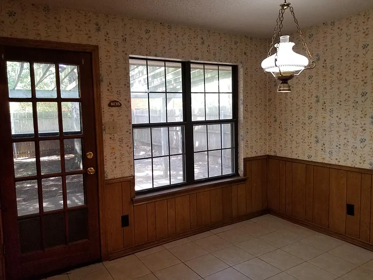 504 Warbler Dr — Photo 3