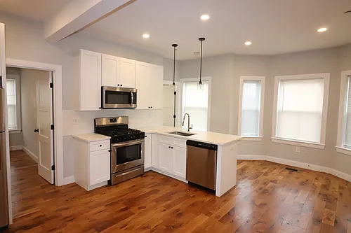 477 Meridian St Photo 1