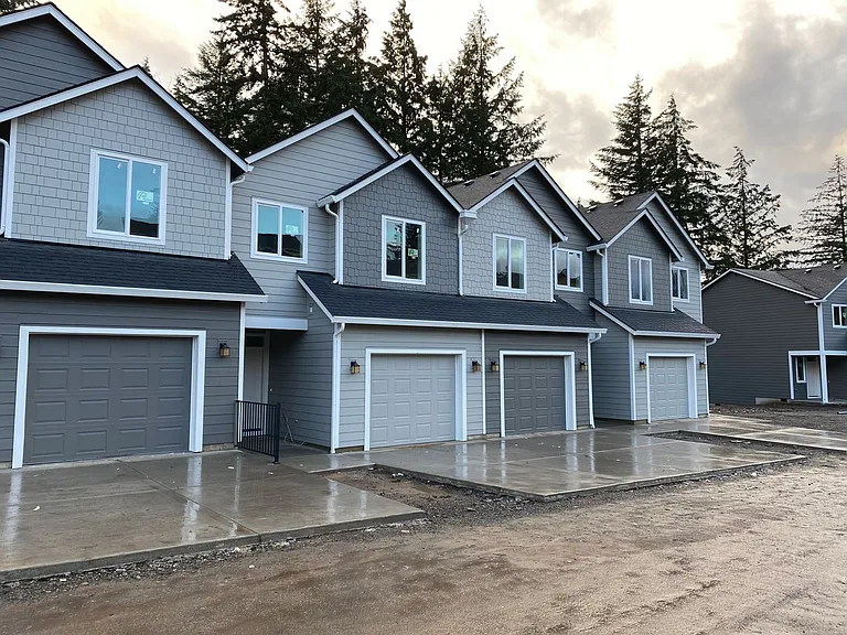 193 Cloverdale Rd #B — Photo 3