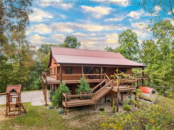599 Olympia Flds, Winfield, WV 25213