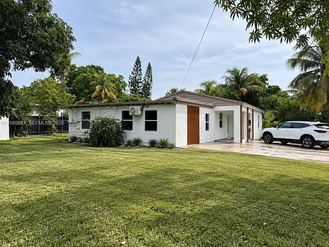 Biscayne Highlands — Photo 2
