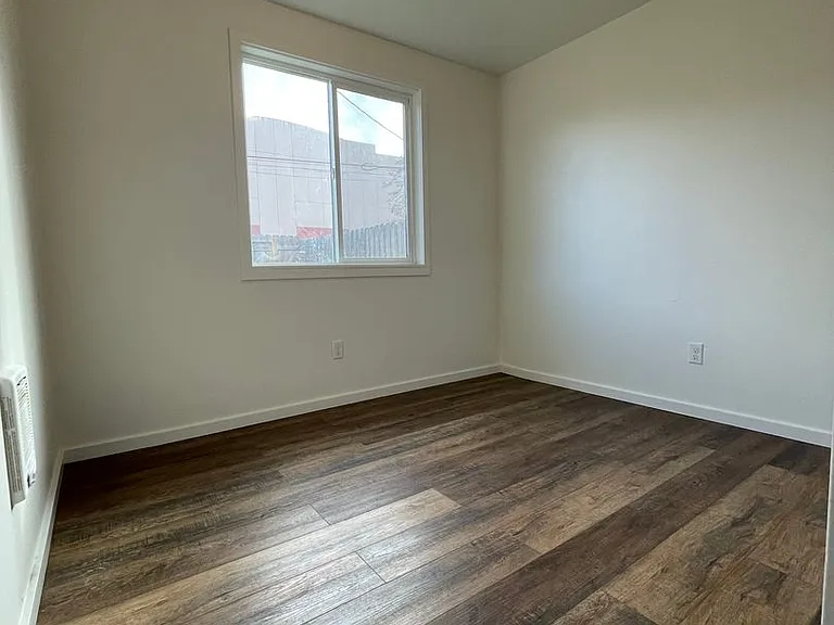 R215 Haven St — Photo 6