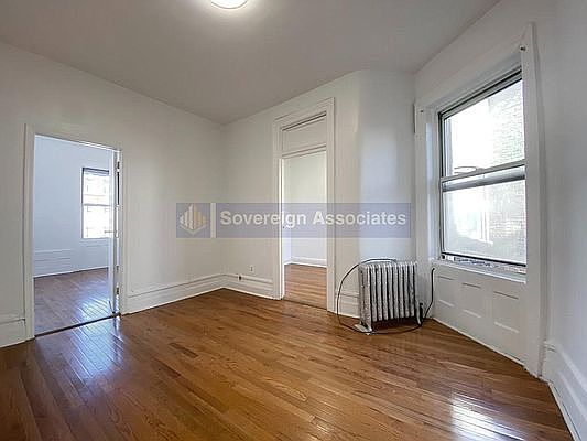 4th image of 22 Saint Nicholas Pl #52P
