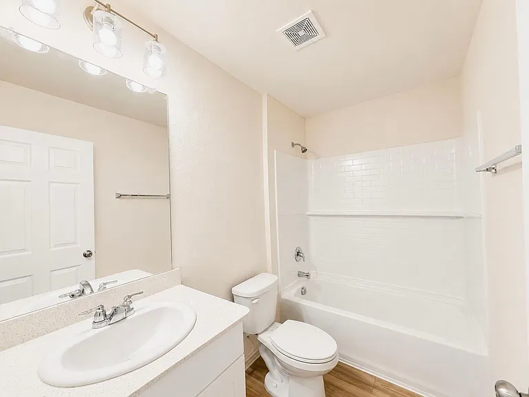 4533 Greenham Ln — Photo 11