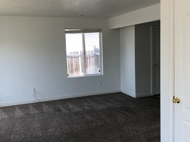 2272 E Hawthorne St — Photo 18