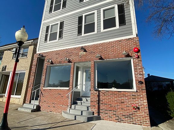 2nd image of 16 W Burlington Ave
