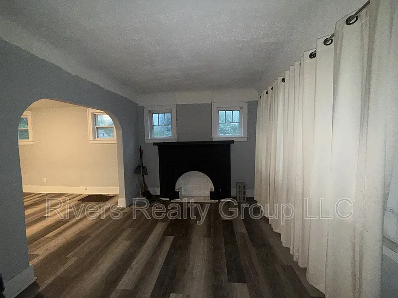 4 bed, 2.0 bath, 1012 sqft, $1,450 — Photo 4