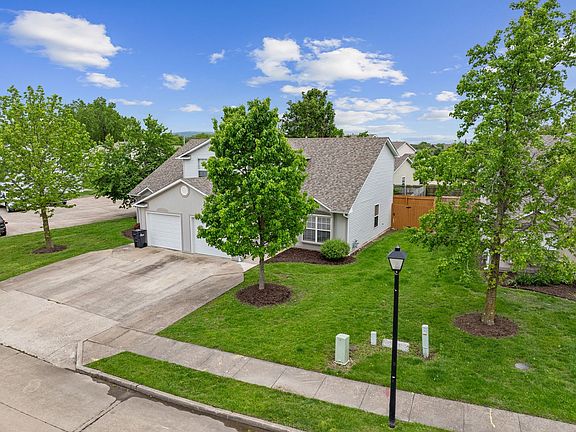 3rd image of 2416-2418 Calder Ct