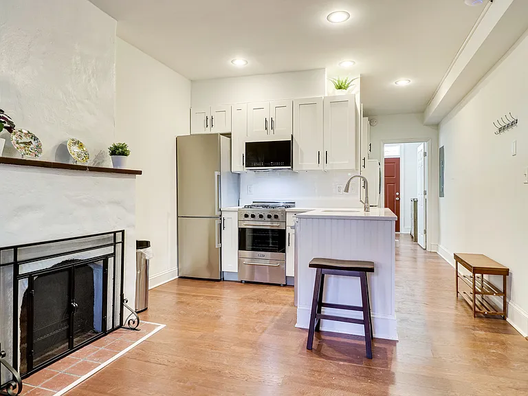 409 Constitution Ave NE #6 — Photo 11
