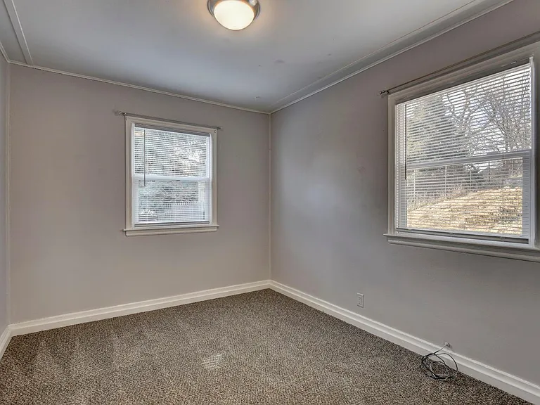 2206 Crawford St — Photo 18