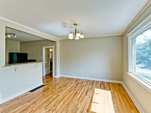 bright dining room with breakfast bar
