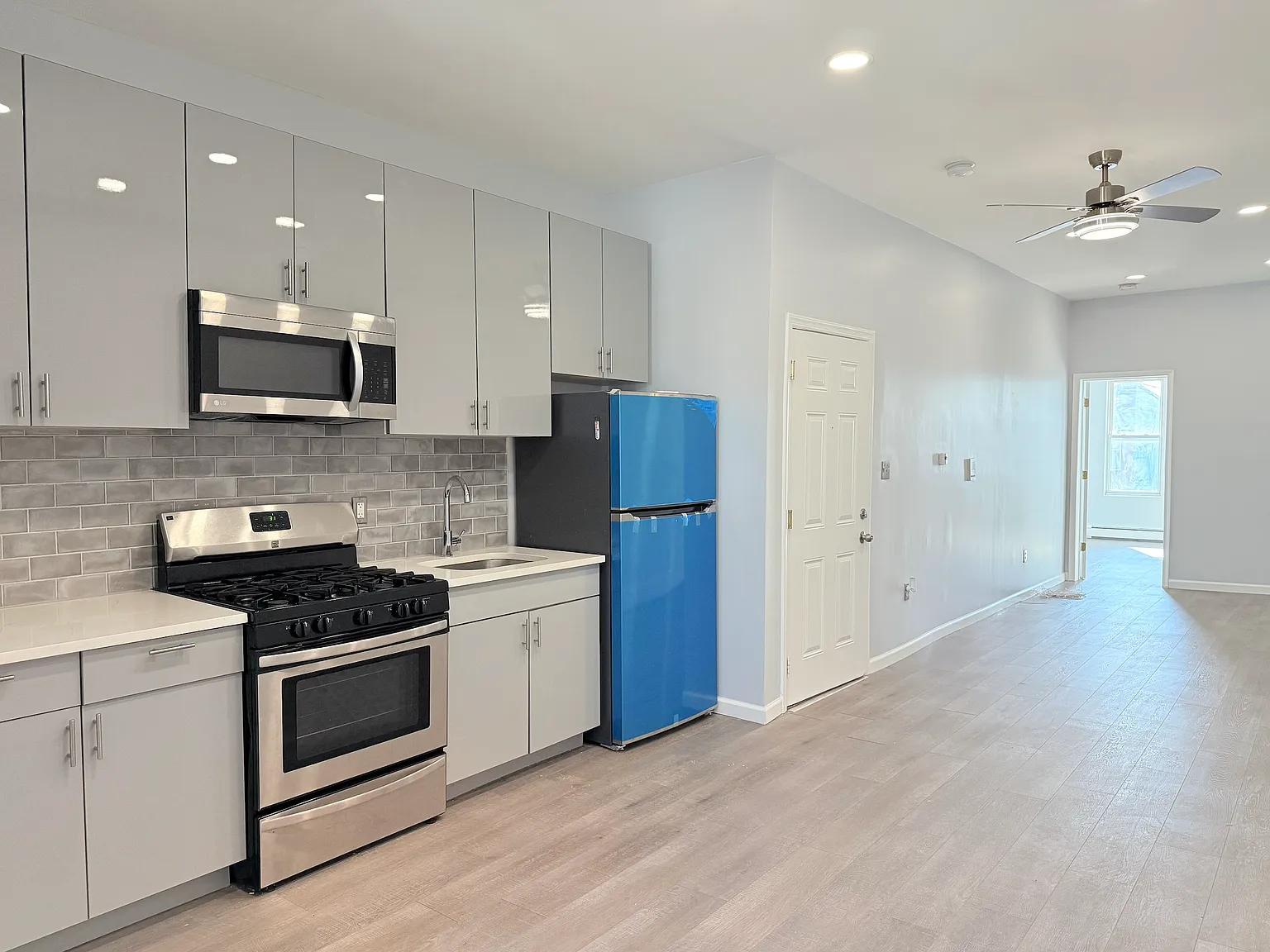 1 bed, 800 sqft, $1,900 — Photo 2