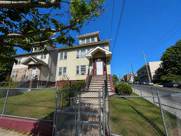 259-261 Seymour Ave #BASEMENT — Photo 3