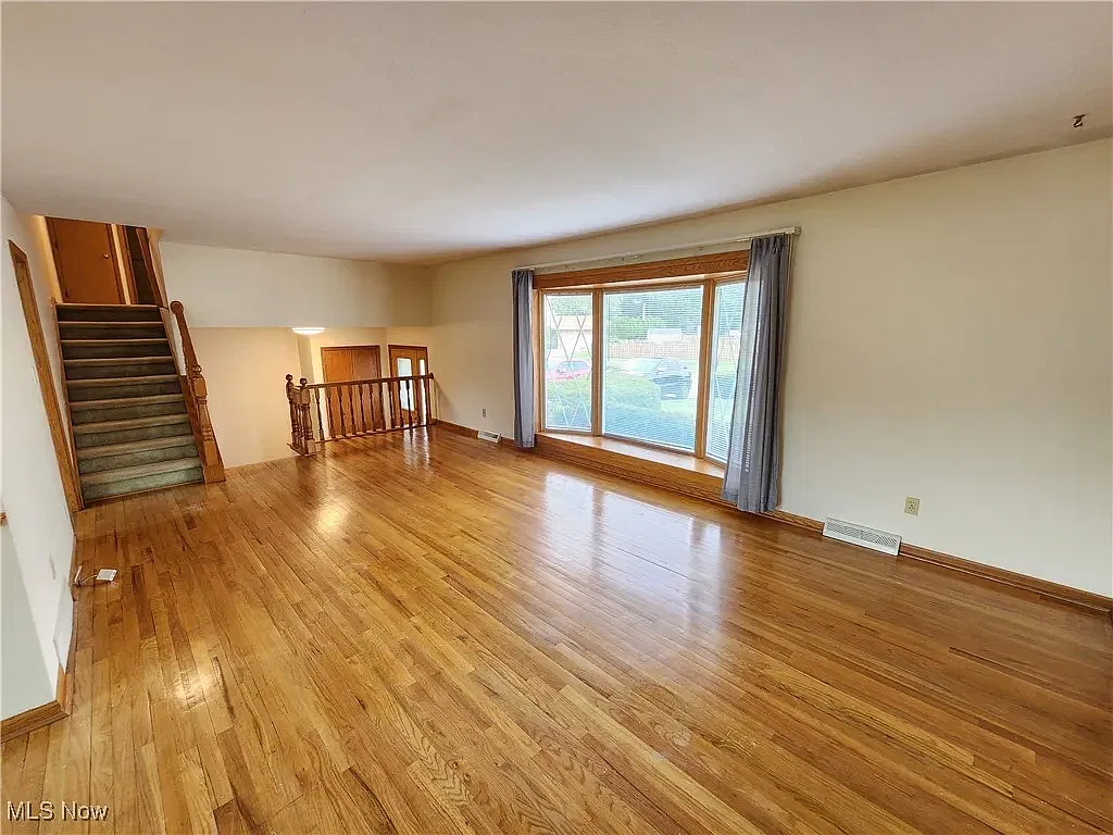 4 bed, 2.5 bath, 1943 sqft, $2,500 — Photo 2