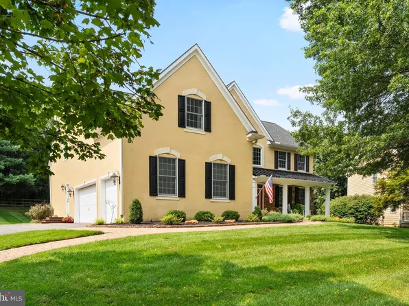 104 Saint Andrews Dr, Avondale, PA 19311