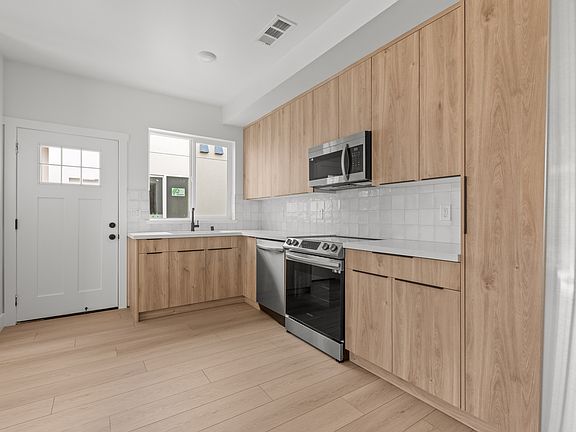 4th image of 4843 Chippendale Dr #Bb