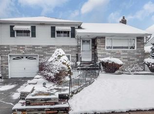 74 Cambridge Dr, Hicksville, NY 11801