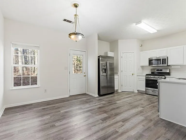 2913 Greyhawk Ln — Photo 17