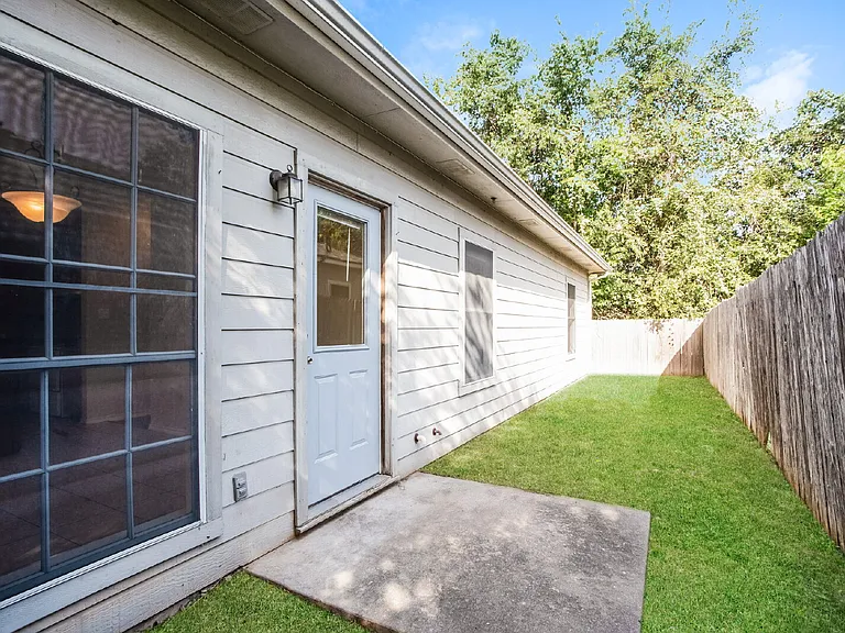 1705 Constantino Cir #B — Photo 15