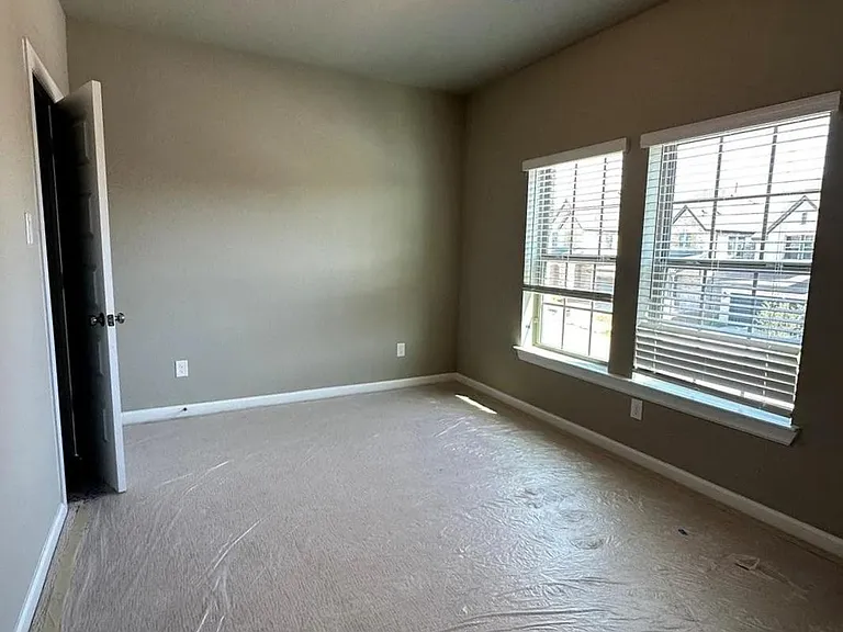 2525 Four Roses Dr — Photo 19