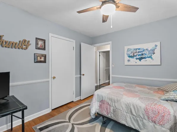 13706 W Meadow LANE, New Berlin, WI 53151
