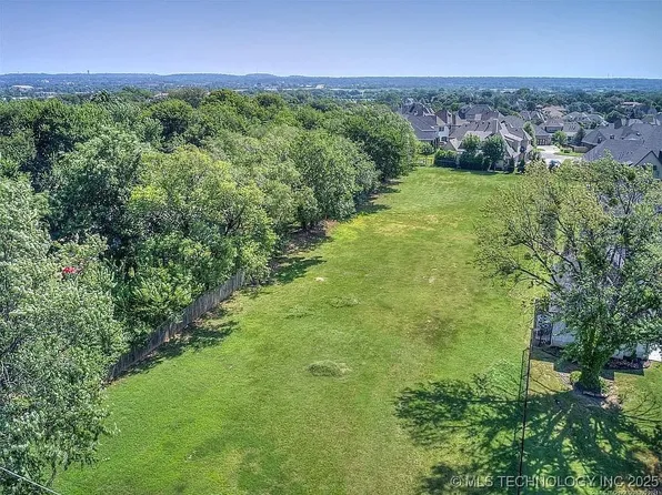 10715 S Elgin Ave, Jenks, OK 74037