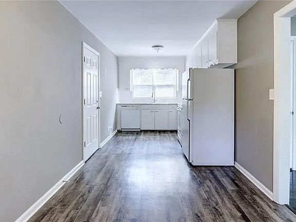 3rd image of 10109 Hillcrest Rd